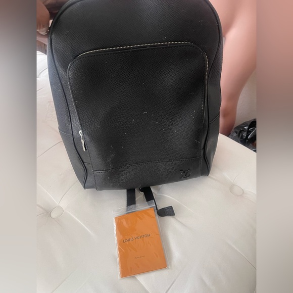 Authentic Louis Vuitton black Taiga Adrian Backpack - Picture 2 of 16